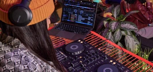 Compare: Hercules DJ Control Inpulse VS Pioneer DJ DDJ-FLX4