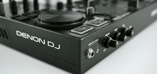 Controladora Denon DJ Prime Go